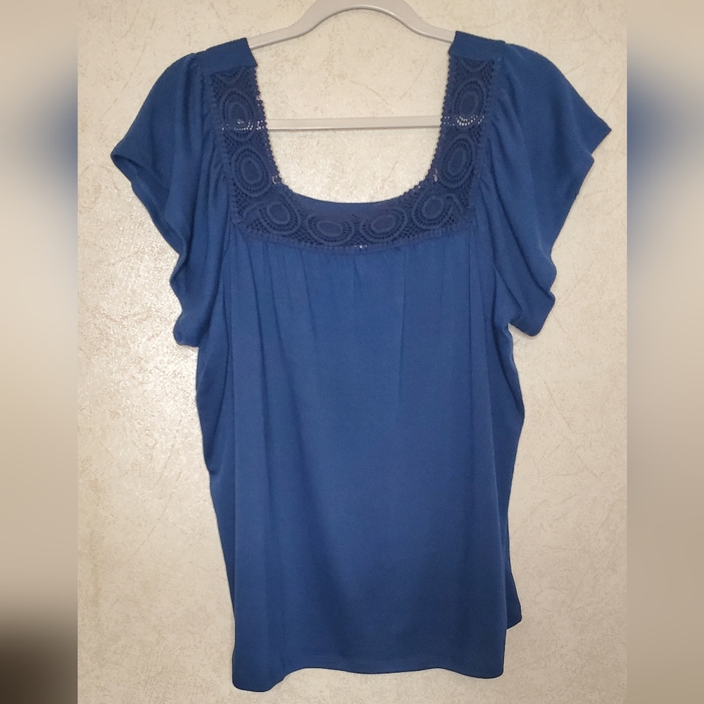 Thyme+Honey Anthropologie Blue Embellished Blouse with Cap Sleeves. Size:S